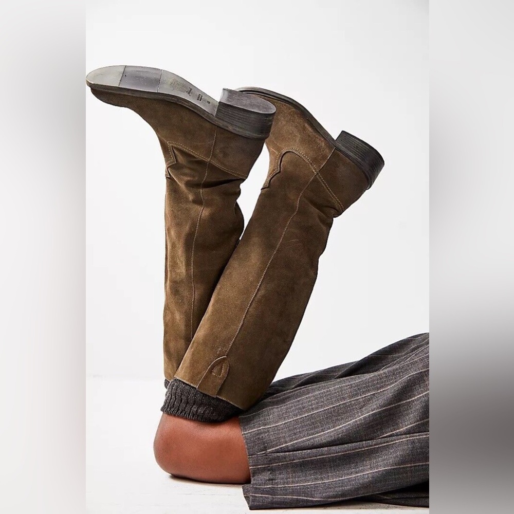 EUC FREE PEOPLEOlive Suede Knee-High Heeled Boots